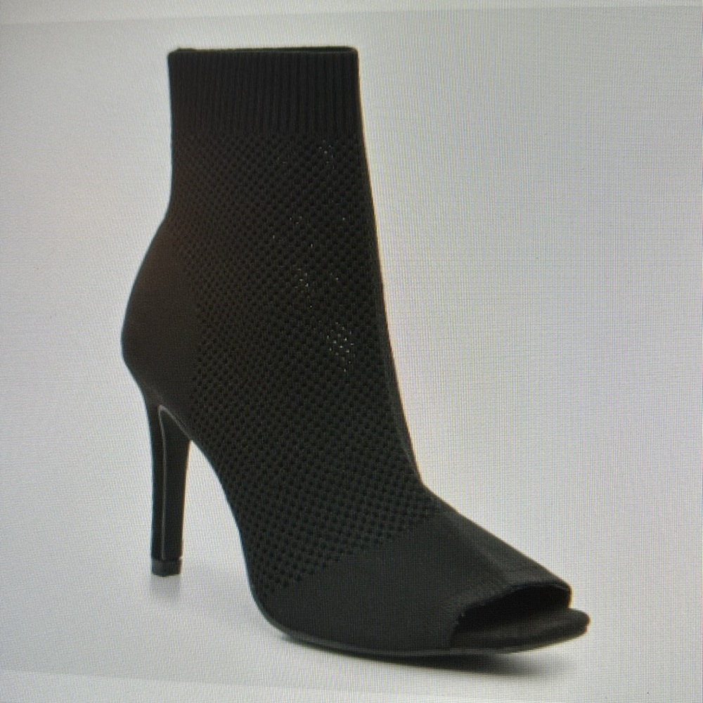 Peep toe bootie